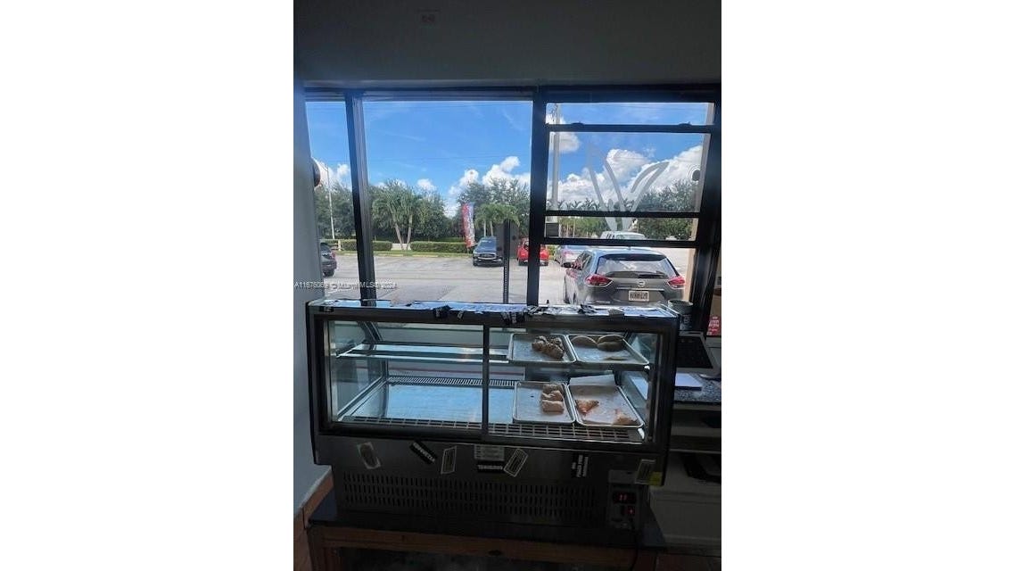 2800 W 84th St