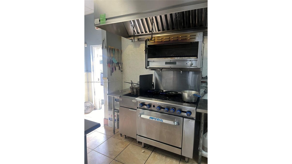 2800 W 84th St