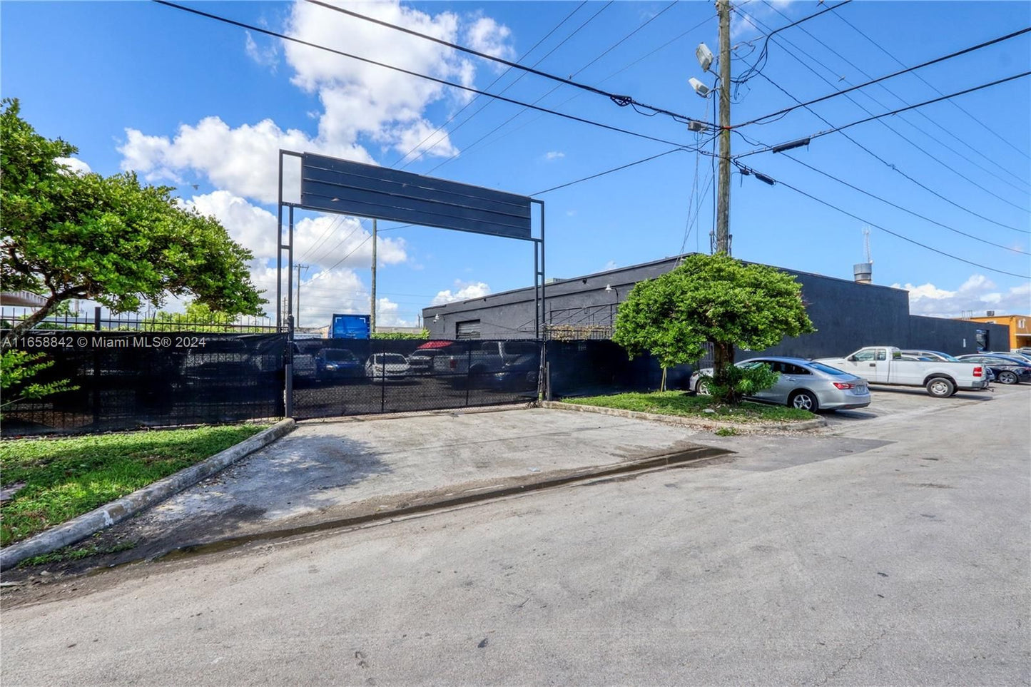 300 W 22nd
