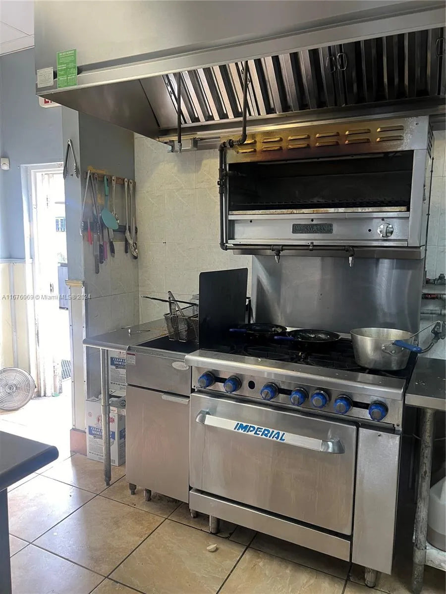 2800 W 84th St