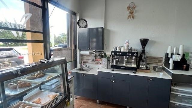 2800 W 84th St
