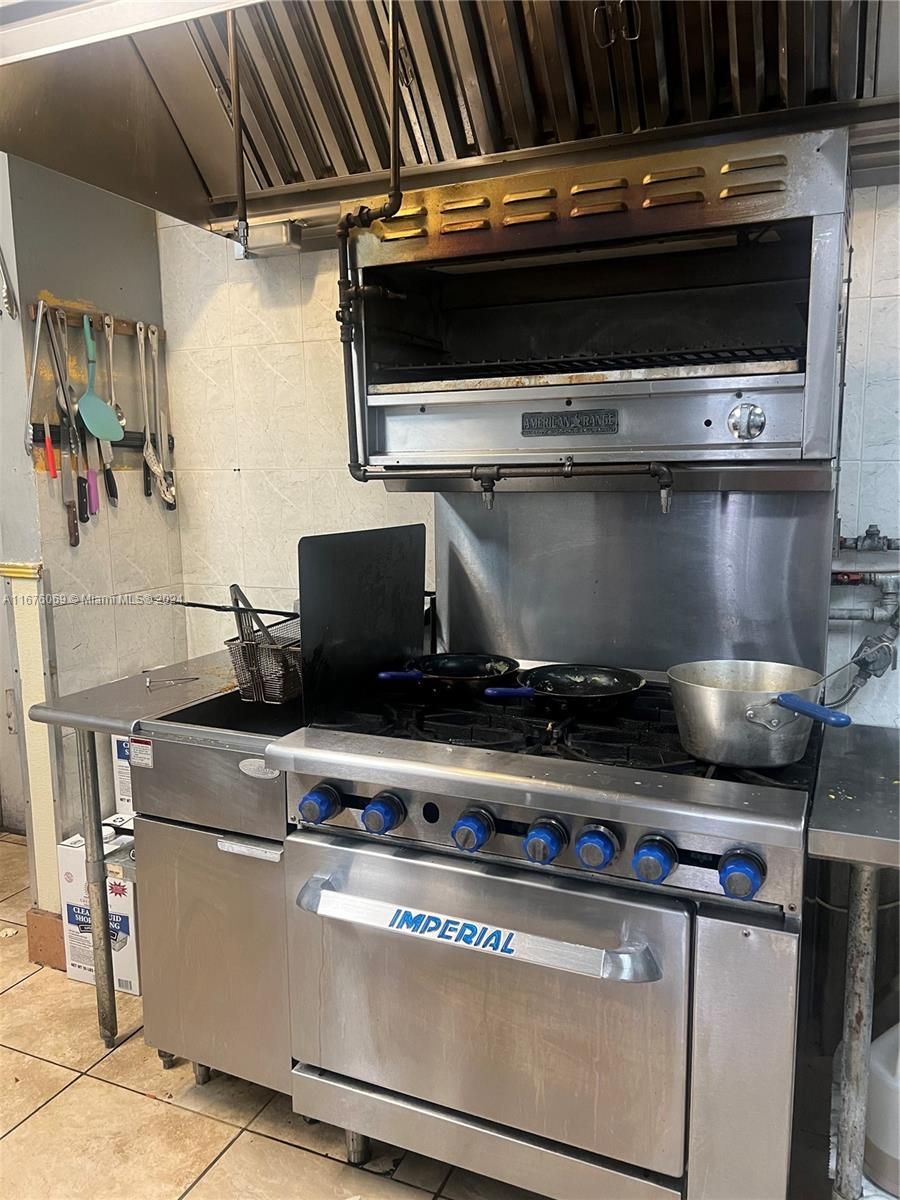 2800 W 84th St