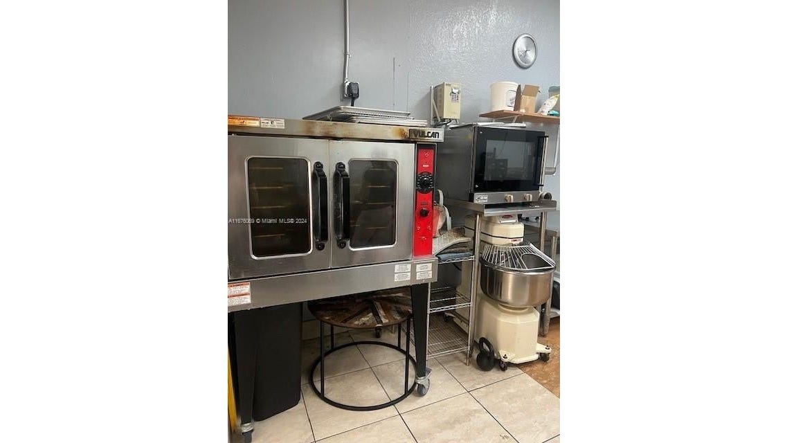 2800 W 84th St