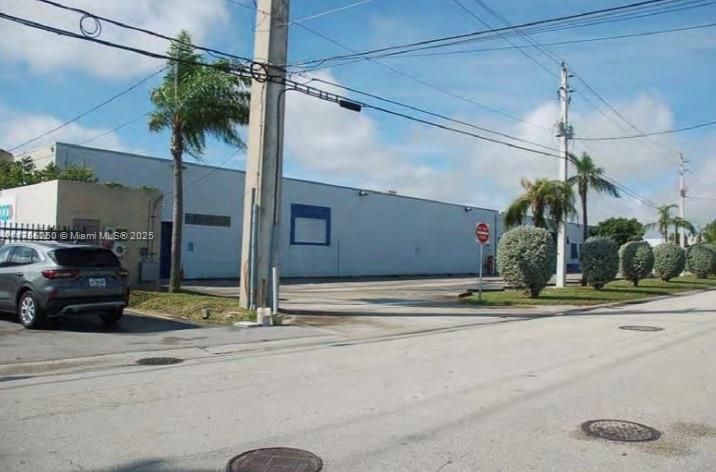 4000 NW 28th St