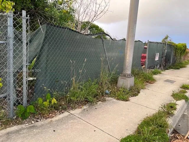 1720 NW 76 st