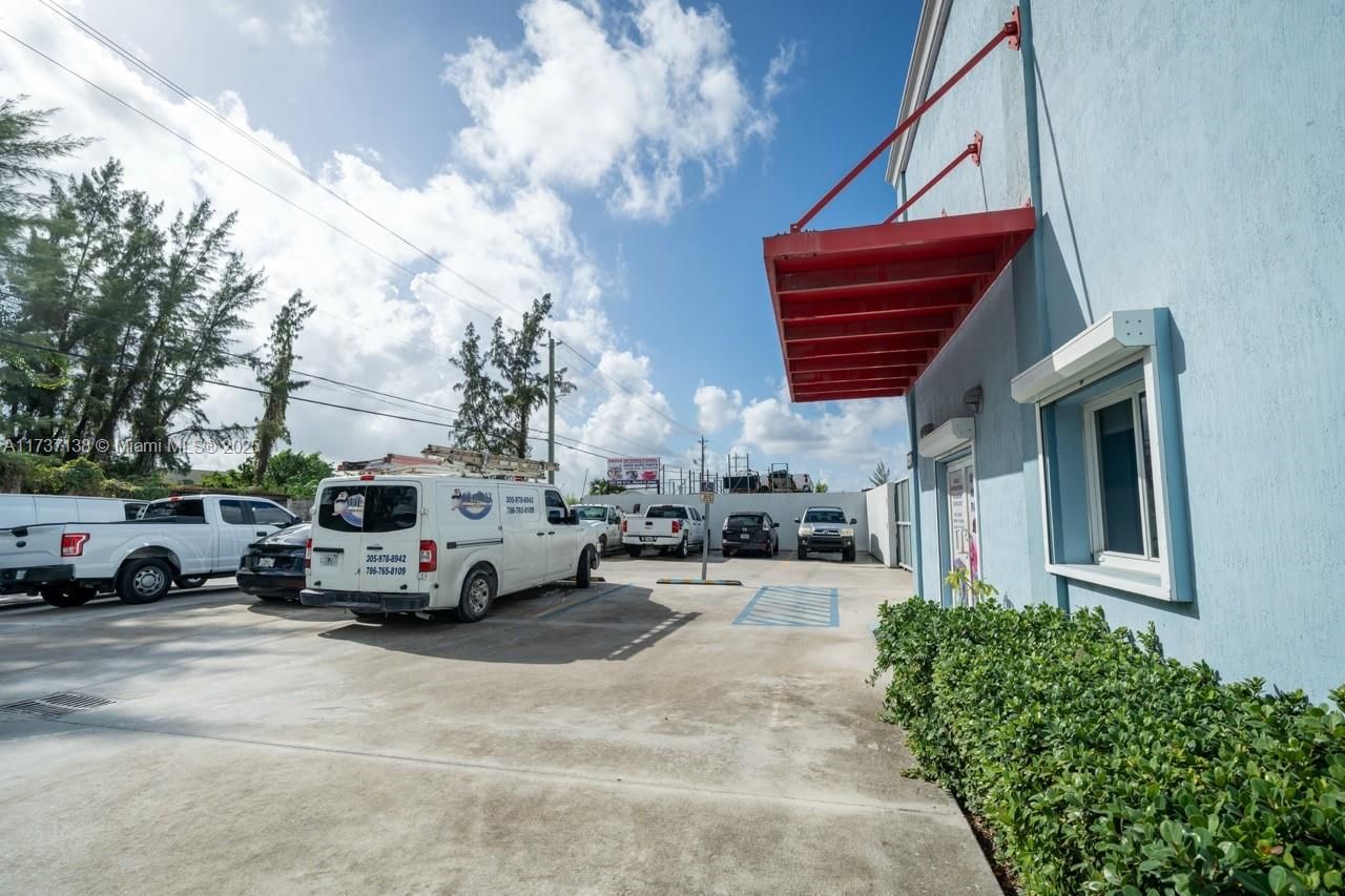 7251 NW 47th St