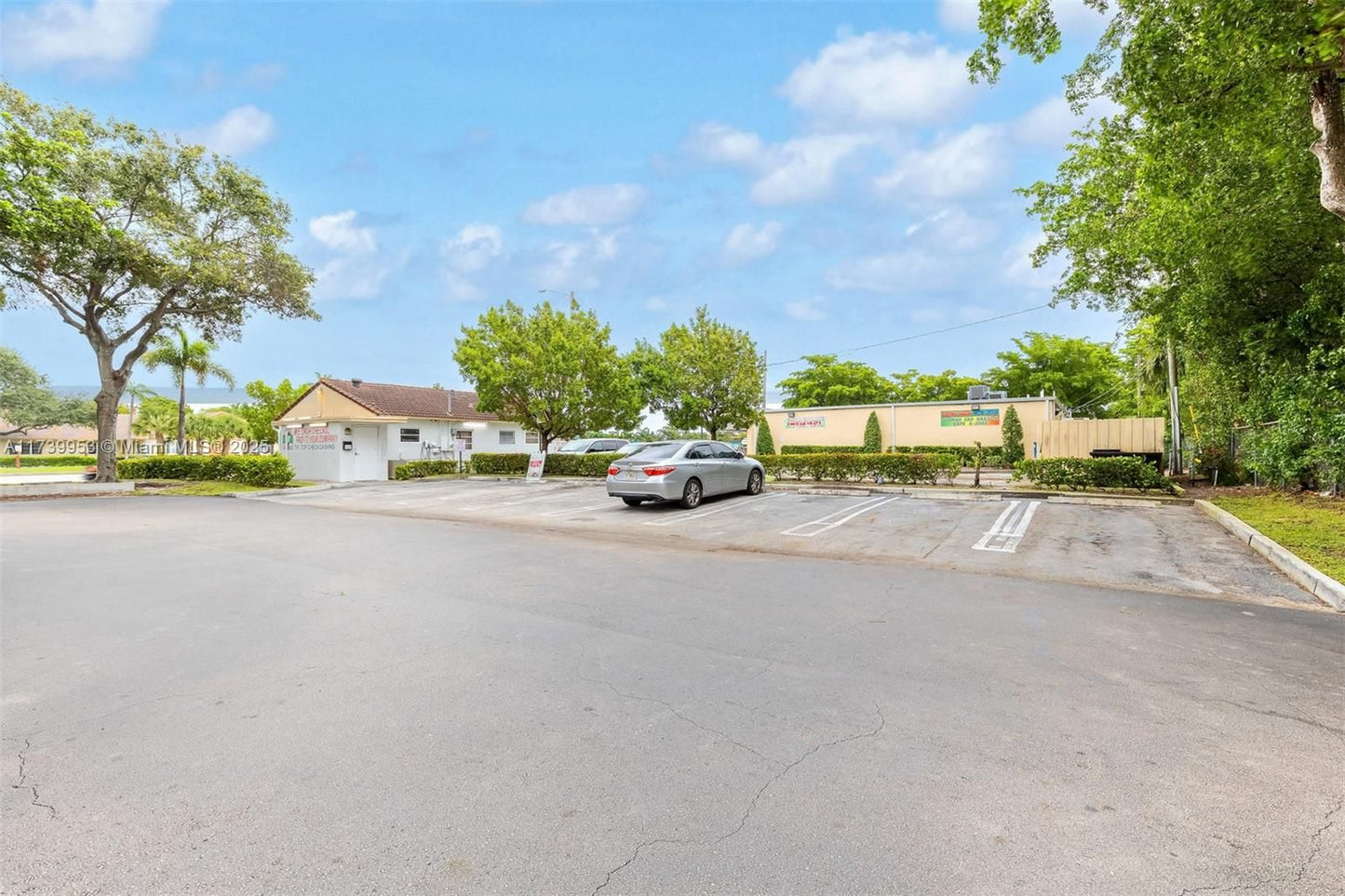 410-430 E Sample Rd
