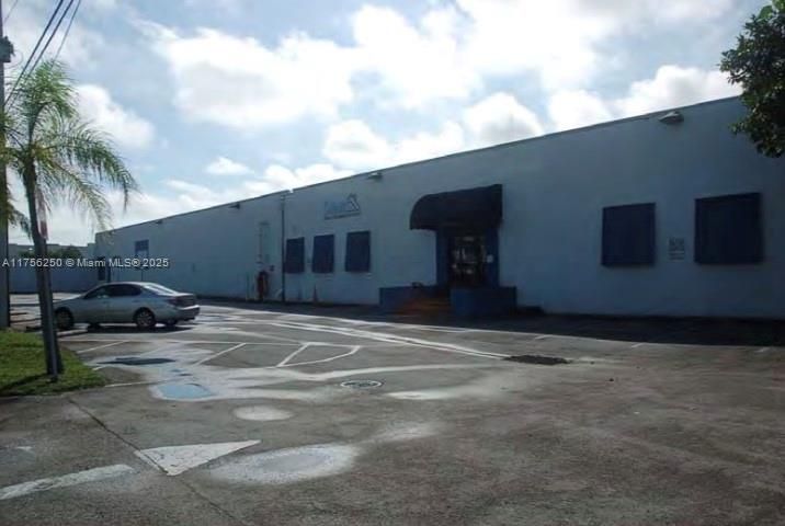 4000 NW 28th St
