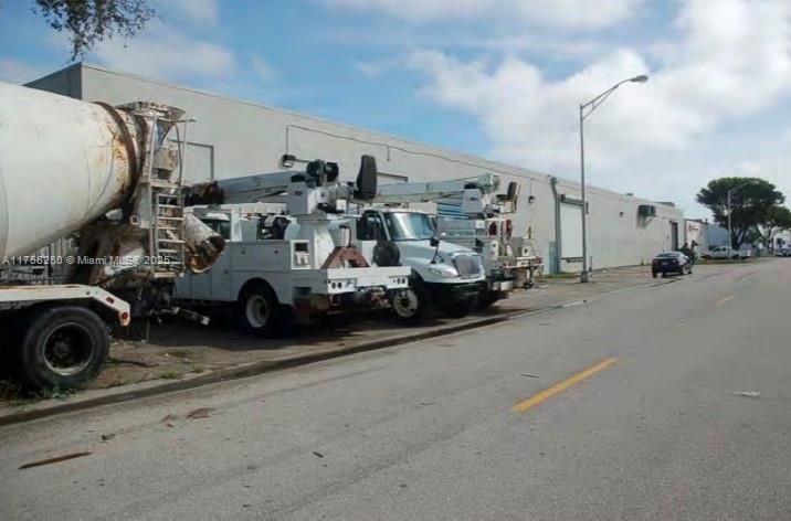 4000 NW 28th St