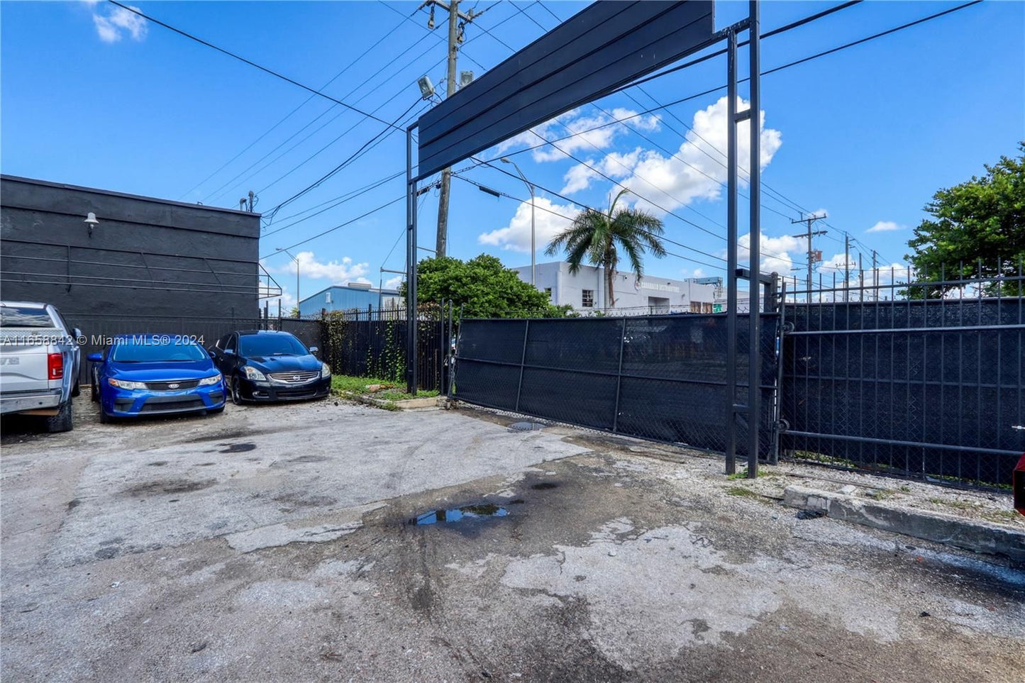 300 W 22nd