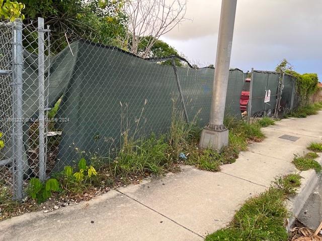 1720 NW 76 st