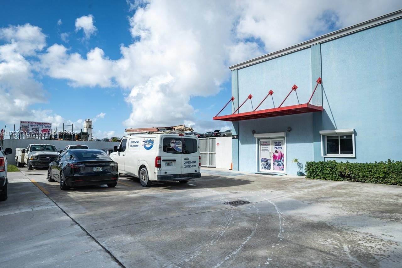 7251 NW 47th St
