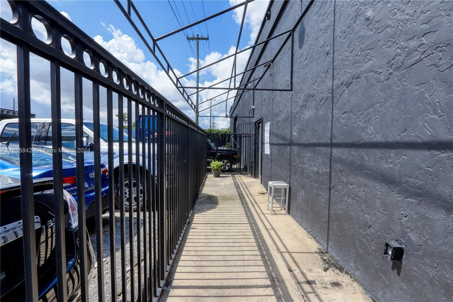 300 W 22nd