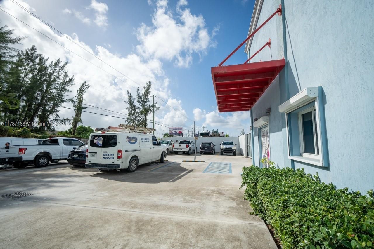 7251 NW 47th St
