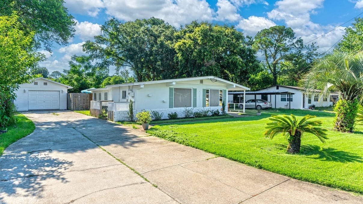 547 MARY ESTHER BLVD