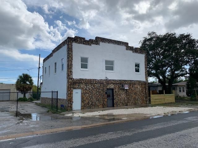 2826 Fairfield Ave South